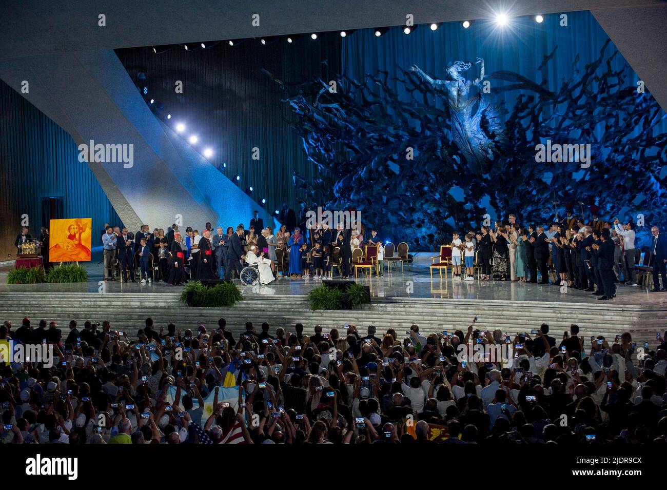 Italy, Rome, Vatican, 22/06/22. Pope Francis arrives to participates at Festival of Families entitled 'The beauty of family' that opened the 10th World Meeting of Families to be held in Rome from 22 to 26 June 2022 on the theme: 'Family love: vocation and way of holiness', in the Paul VI Hall .Papa Francesco arriva per partecipare al Festival delle Famiglie dal titolo 'La bellezza della famiglia' che ha aperto il 10° Incontro Mondiale delle Famiglie che si terrà a Roma dal 22 al 26 giugno 2022 sul tema: 'L'amore familiare: vocazione e via di santità', in Aula Paolo VI. Photo by Massimiliano MI Stock Photo