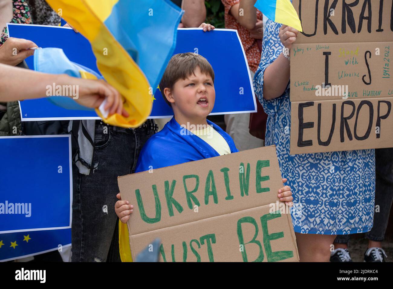 Brussels, Belgium. 23rd June, 2022. A pro Urkrainian manifestation pictured during an EU-Western Balkan meeting, ahead of the European council summit, in Brussels, Thursday 23 June 2022. The leaders of Albania and North Macedonia considered staying away from the summit as Bulgaria continues to block the start of talks over the two countries' accession to the EU. Credit: Belga News Agency/Alamy Live News Stock Photo