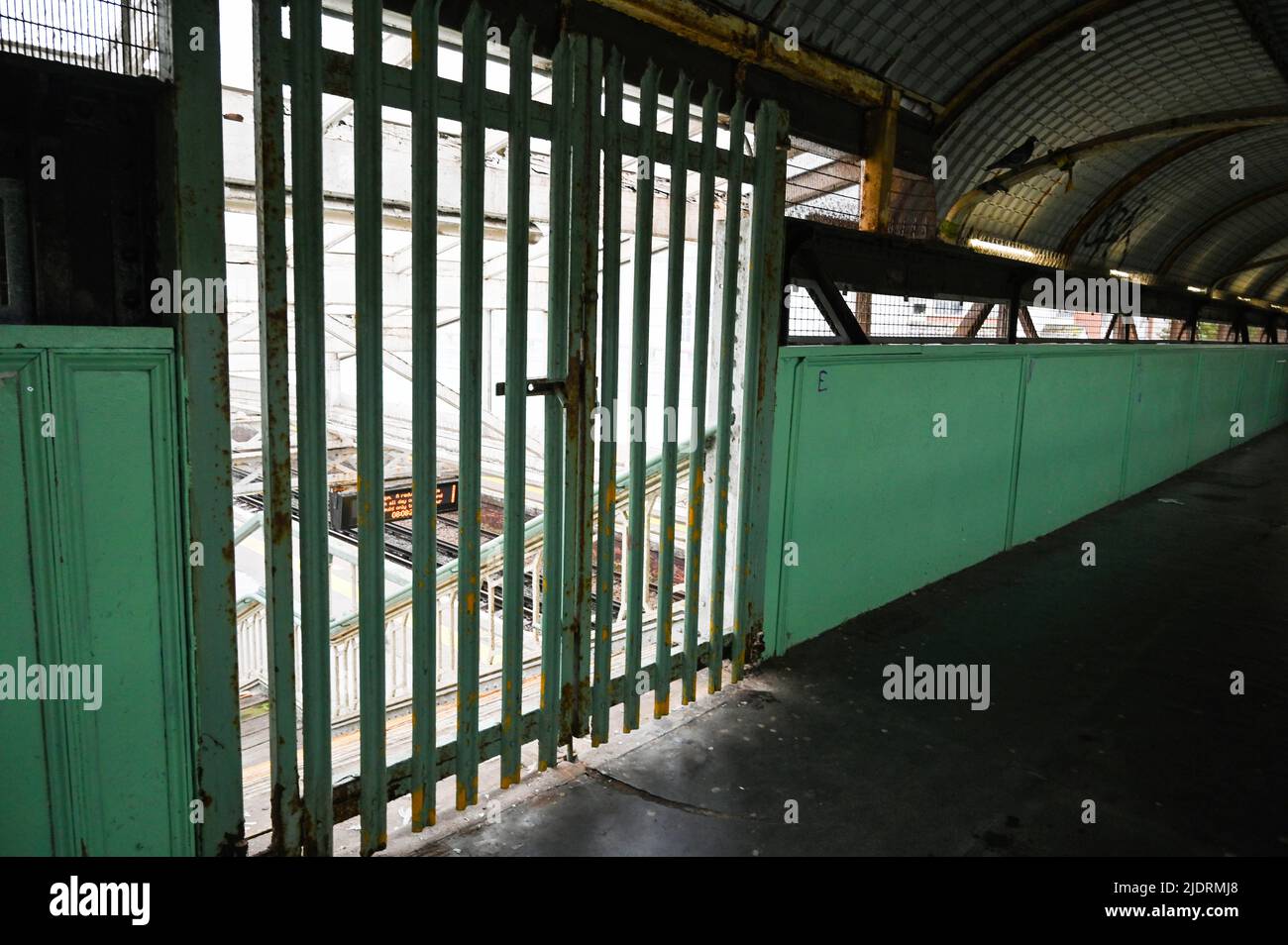 Railway stations hove hi-res stock photography and images - Alamy