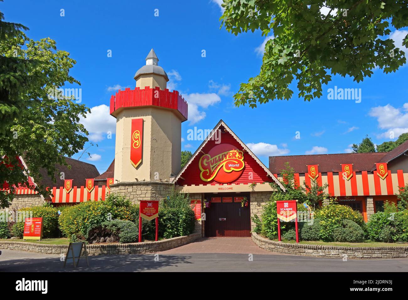 Gulliver's World resort entrance Warrington, Theme Park & hotel -  themed areas Land, Gully Town, and Safari Kingdom,Cheshire, UK, WA5 9YZ Stock Photo