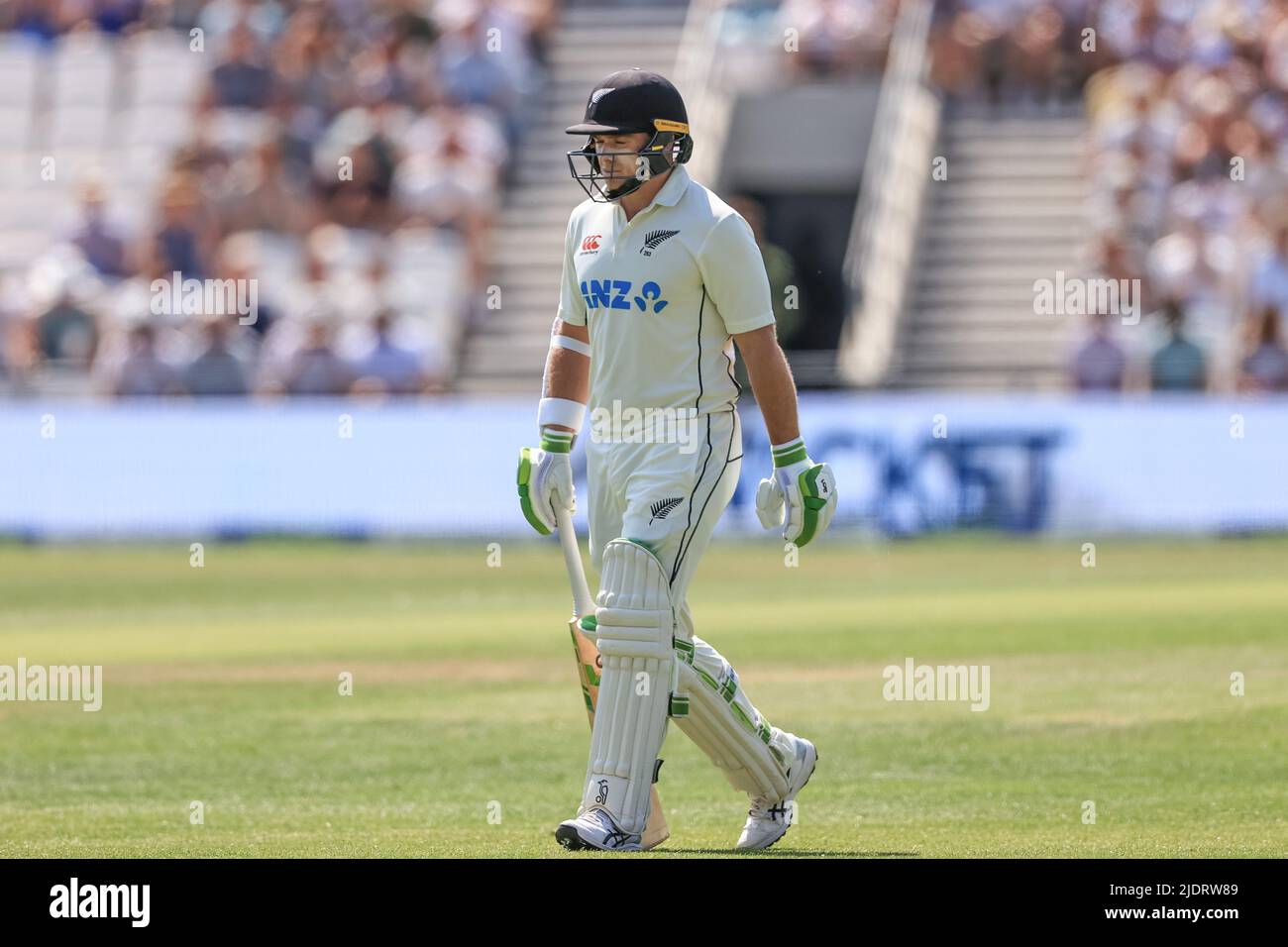 Leeds, UK. 23rd June, 2022. Tom Latham of New Zealand is dismissed after being caught by Joe Root of England in Leeds, United Kingdom on 6/23/2022. (Photo by Mark Cosgrove/News Images/Sipa USA) Credit: Sipa USA/Alamy Live News Stock Photo