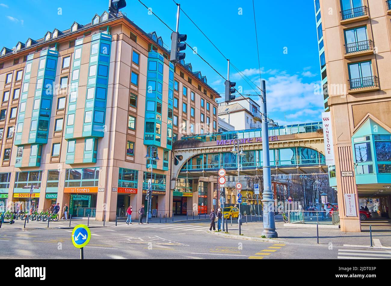 BUDAPEST, HUNGARY - FEB 27, 2022: The modern building of Mercure Hotel with skyway, connecting neighboring buildings, Calvin Square, on Feb 27 in Buda Stock Photo