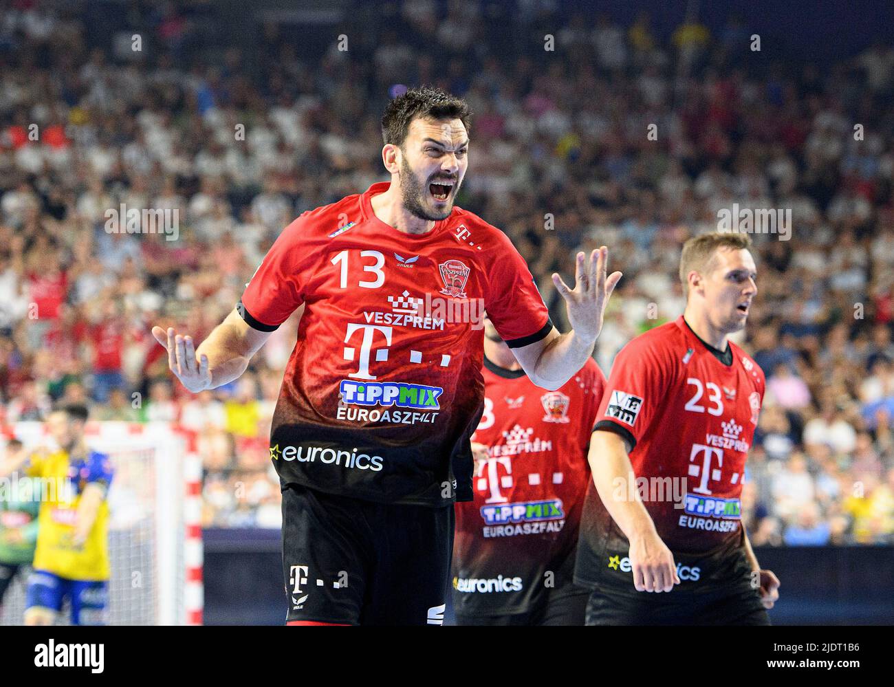 jubilation Petar NENADIC (Vesz) Handball Champions League Final Four, semi-finals, Telekom Veszprem HC vs. Lomza Vive Kielce 35:37, on June 18th, 2022 in Koeln/ Germany. Â Stock Photo