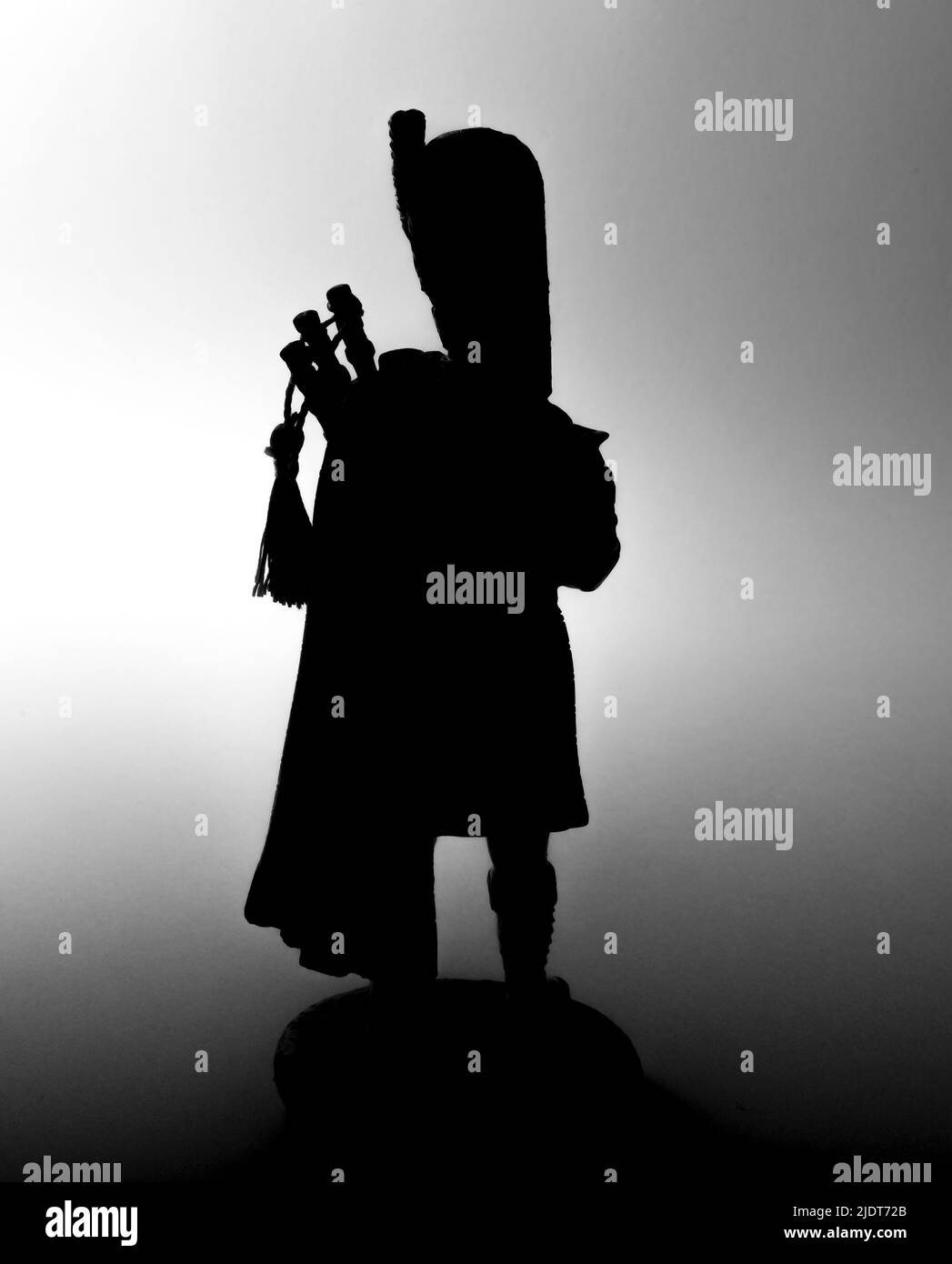 Scottish piper playing backpipes, silhouette black and white Stock ...