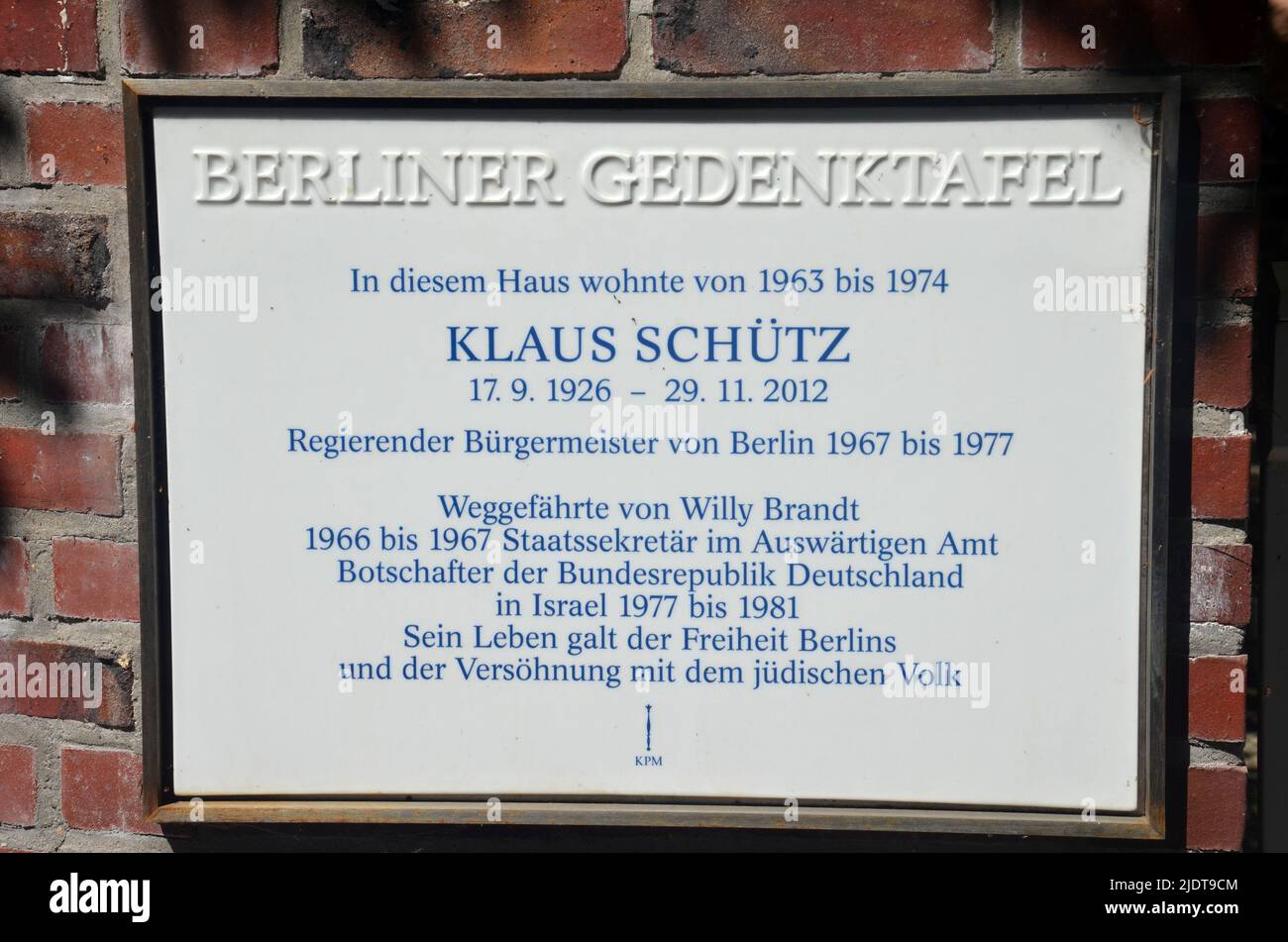 Berliner Gedenktafel, Klaus Schütz, Regierender Bürgermeister von Berlin, 1967 bis 1977 Stock Photo