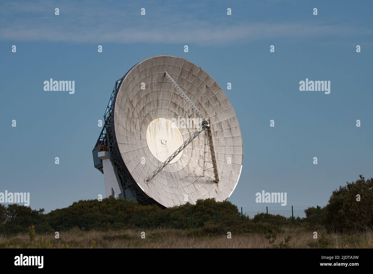 Commercial satellite dish hi res stock photography and images