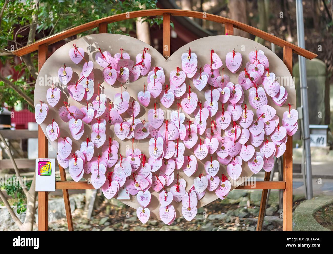 kyushu, japan - december 08 2021: Votive papers shaped as heart with Japanese 5 cents coins called goen meaning matchmaking for the singles who want t Stock Photo