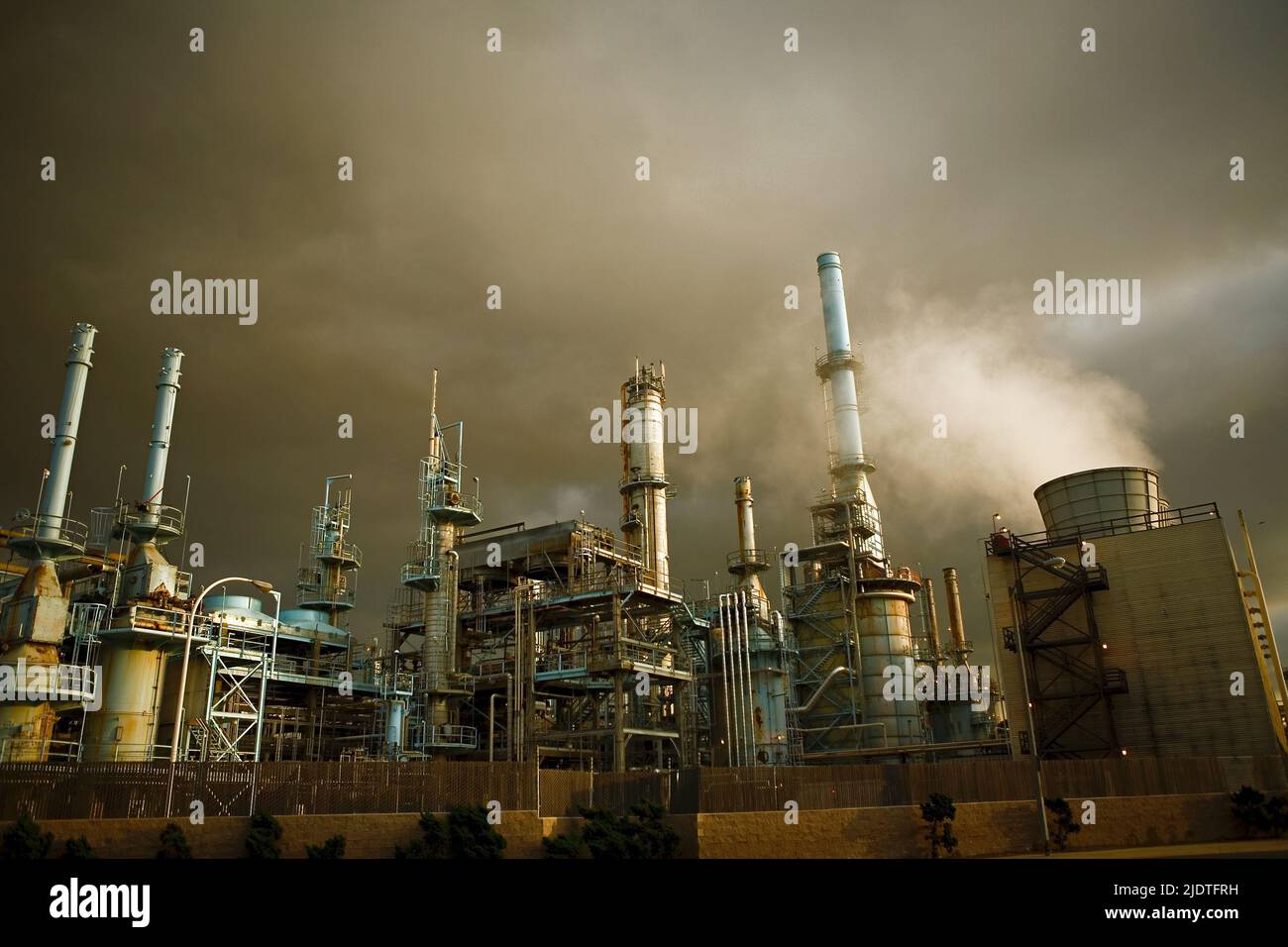 USA, California, Longbeach, Oil refinery at dusk Stock Photo