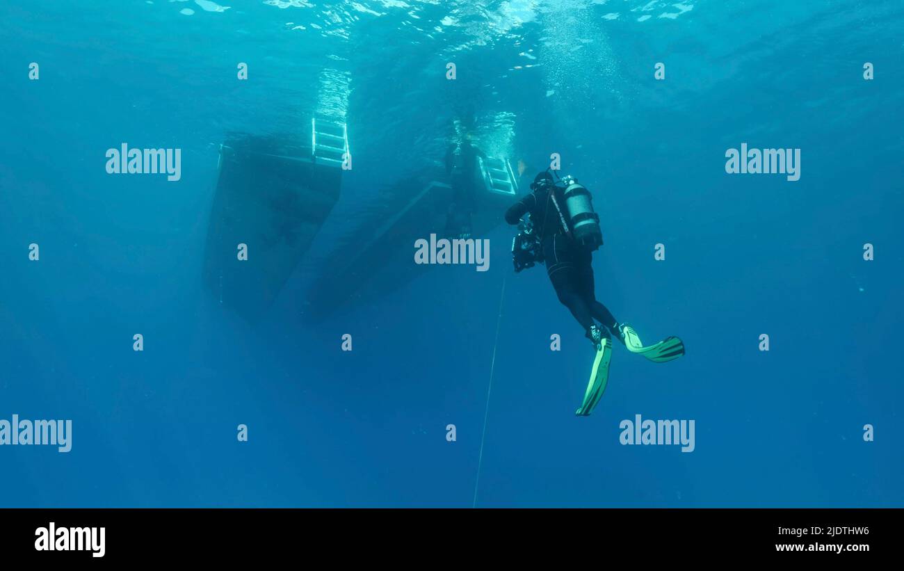 Deep sea underwater boat hi-res stock photography and images - Alamy
