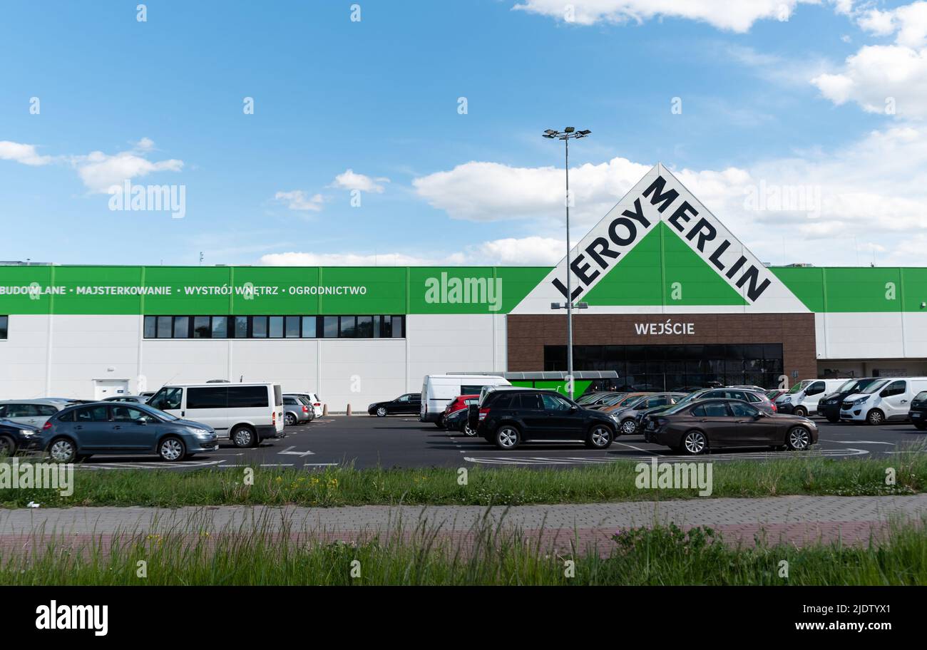 Legionowo, Poland - May 17, 2022: Leroy Merlin store with building and  decorative materials. Parking and entrance to the Leroy Merlin store Stock  Photo - Alamy