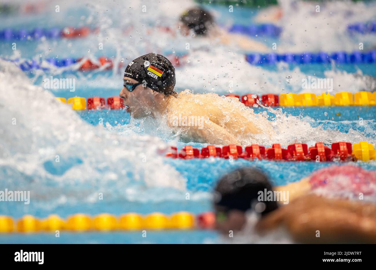 Berlin, Germany. 23rd June, 2022. Swimming: German championship, decision, 400 m men, swimming and diving hall in the Europa-Sportpark: Cedric Büssing of SG Essen fights for victory. Credit: Andreas Gora/dpa/Alamy Live News Stock Photo