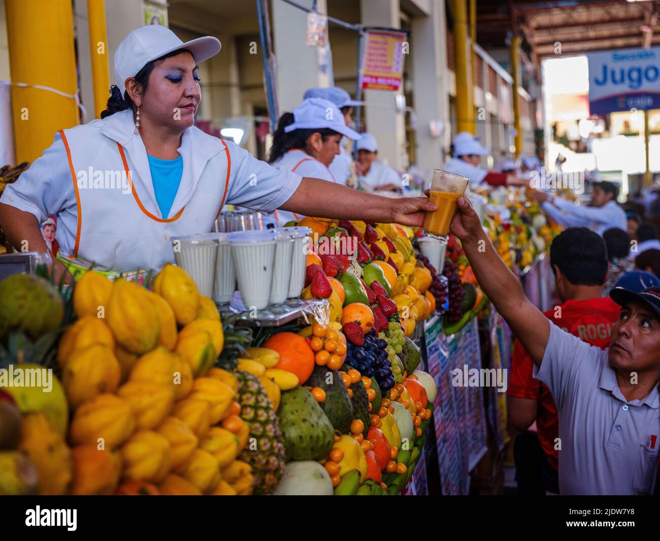 AREQUIPA, PERU - CIRCA SEPTEMBER 2019: Merchant in one of the juice stalls at the San Camilo market in Arequipa. Stock Photo
