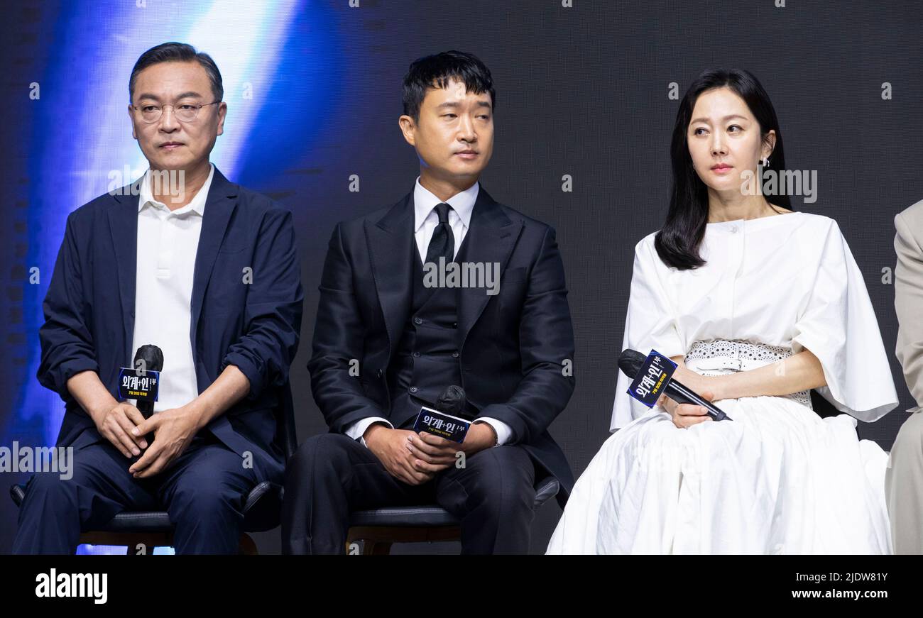 Seoul, South Korea. 23rd June, 2022. (L to R) South Korea actors Kim Eui-sung, Jo Woo-jin, Yum Jung-ah during a press conference the film 'Alienoid' in Seoul, South Korea on Jun 23, 2022. The movie is to be released in South Korea on July 20. (Photo by Lee Young-ho/Sipa USA) Credit: Sipa USA/Alamy Live News Stock Photo
