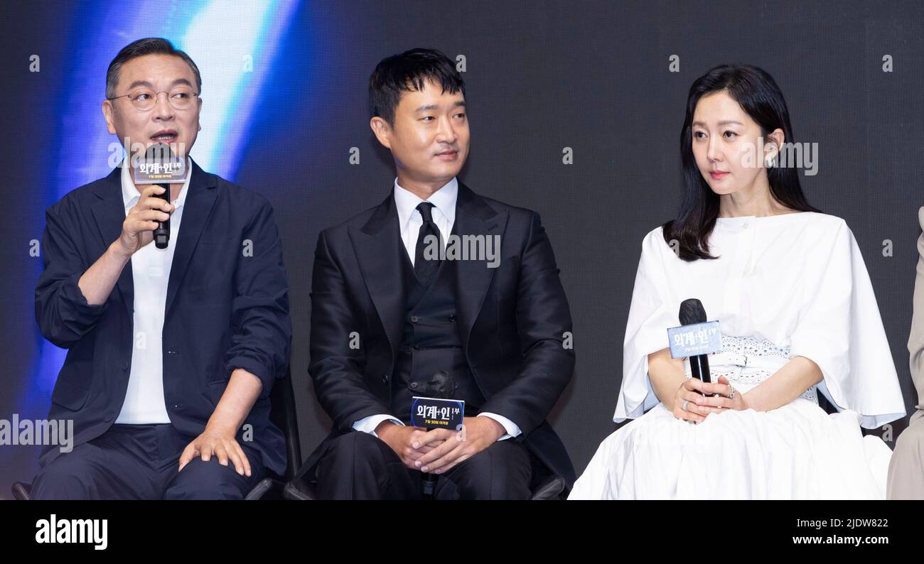 Seoul, South Korea. 23rd June, 2022. (L to R) South Korea actors Kim Eui-sung, Jo Woo-jin, Yum Jung-ah during a press conference the film 'Alienoid' in Seoul, South Korea on Jun 23, 2022. The movie is to be released in South Korea on July 20. (Photo by Lee Young-ho/Sipa USA) Credit: Sipa USA/Alamy Live News Stock Photo