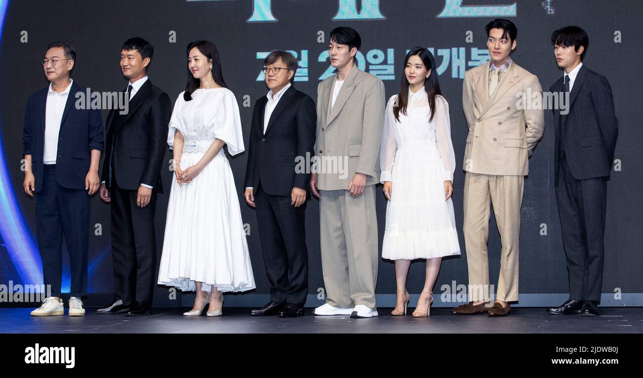 Seoul, South Korea. 23rd June, 2022. (L to R) South Korea actors Kim Eui-sung, Jo Woo-jin, Yum Jung-ah, director Choi Dong-hoon, So Ji-sub, Kim Tae-ri, Kim Woo-bin and Ryu Jun-yeol, poses for photos during a press conference the film 'Alienoid' in Seoul, South Korea on Jun 23, 2022. The movie is to be released in South Korea on July 20. (Photo by Lee Young-ho/Sipa USA) Credit: Sipa USA/Alamy Live News Stock Photo