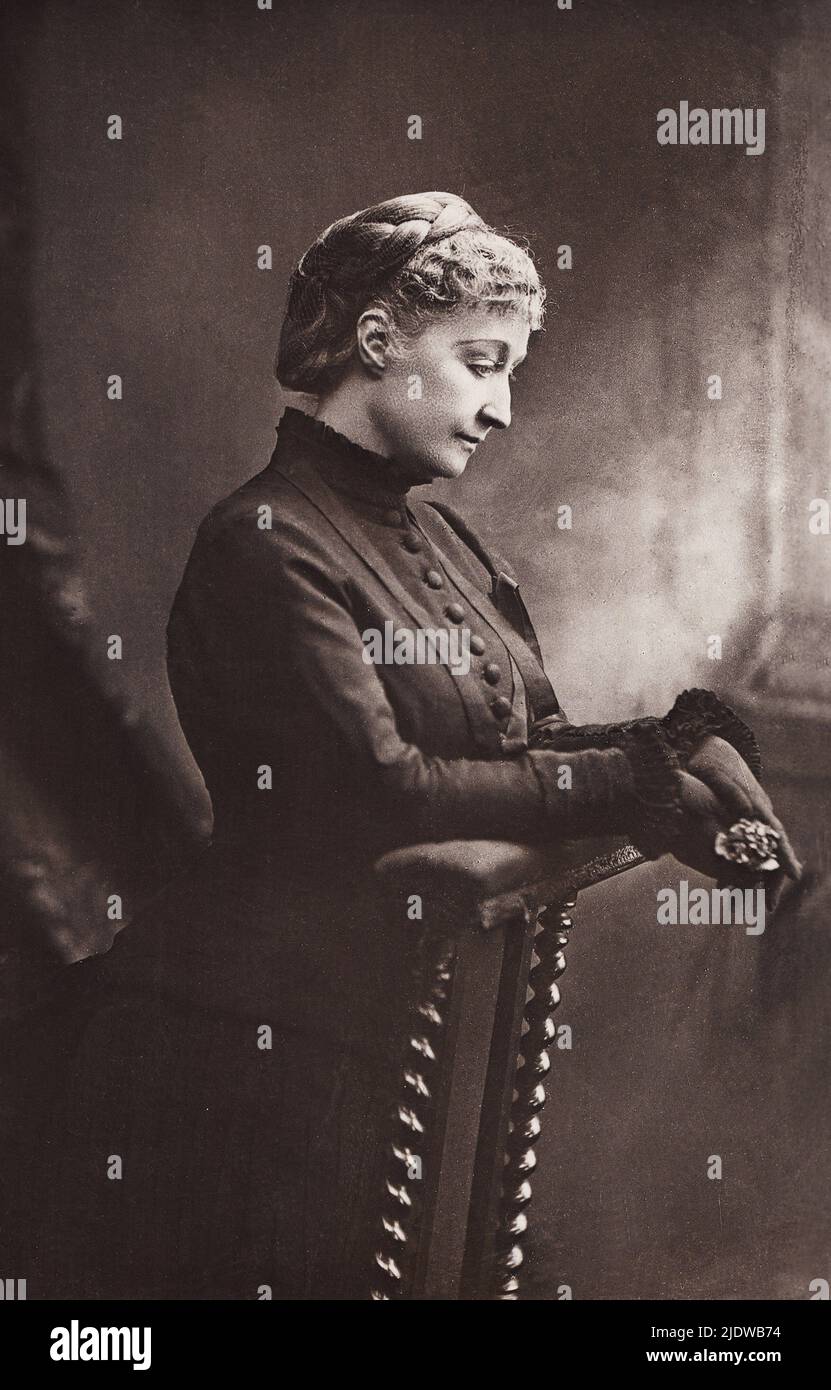 1898 ca., FRANCE :  The french  Empress Eugénie ( Eugenia de Montijo de Guzman -1826 - 1920 ) , wife of french Emperor Napoleon III ( 1808 - 1873 , son of Louis BONAPARTE and Hortense De  Beauharnais )  - REALI - royalty - nobili - nobiltà - Napoleone III - imperatrice  -   ritratto  - RISORGIMENTO - profile - profilo - guanti - gloves - chignon - inginocchiatoio - preghiera - prier   ----  Archivio GBB Stock Photo