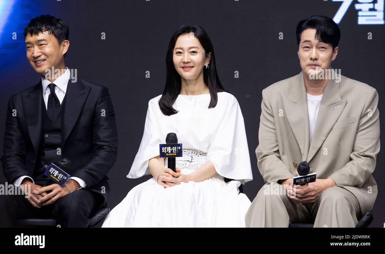 Seoul, South Korea. 23rd June, 2022. (L to R) South Korea actors Jo Woo-jin, Yum Jung-ah, So Ji-sub during a press conference the film 'Alienoid' in Seoul, South Korea on Jun 23, 2022. The movie is to be released in South Korea on July 20. (Photo by Lee Young-ho/Sipa USA) Credit: Sipa USA/Alamy Live News Stock Photo