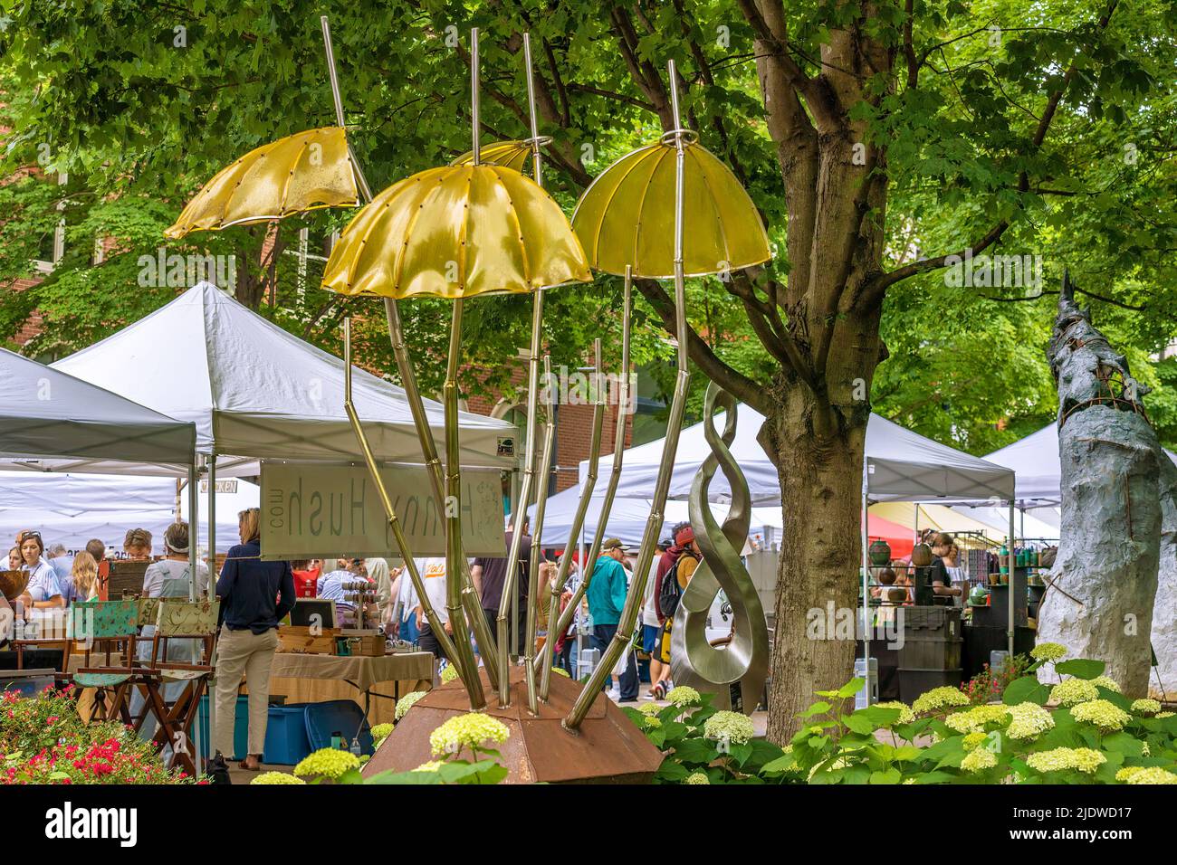 Knoxville, Tennessee, USA - May 28 2022: Farmers market next to city Krutch park with art work in downtown Knoxville. Stock Photo