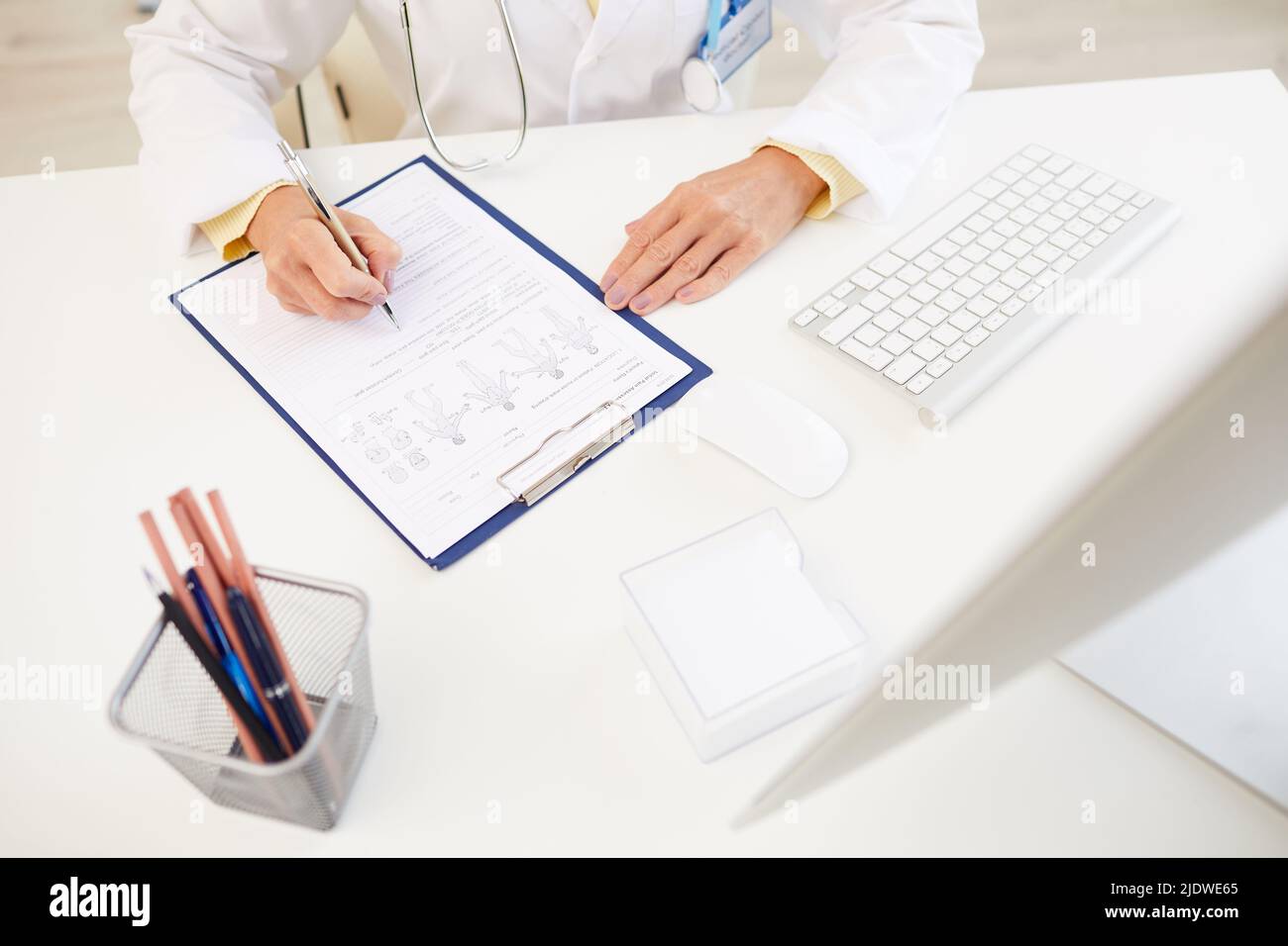 Doctor writing chart report hi-res stock photography and images - Alamy