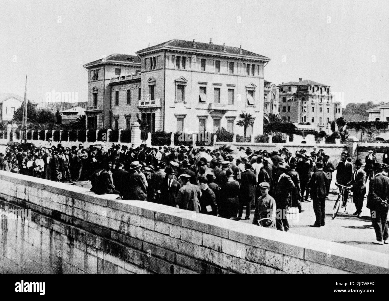 10 june 1924 ,  Roma , Italy : The site on Lungotevere Arnaldo da Brescia of abduction of  the italian socialist GIACOMO MATTEOTTI  ( 1885 - 1924 )  by fascist Squadristi of Amerigo Dumini   - SOCIALISMO - PARTITO SOCIALISTA - SOCIALISM - POLITICO - Rome - FASCISMO - vittima del nazi-fascismo - RAPITO - RAPIMENTO - fascismo - fascism - PSI - ----  Archivio GBB Stock Photo