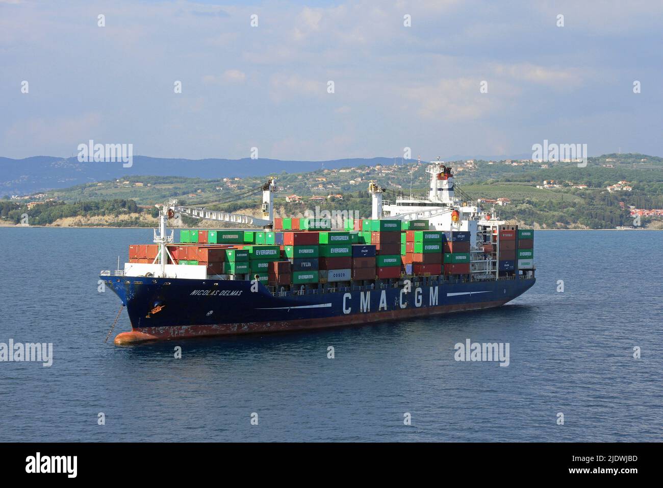 Evergreen ship container harbour hi-res stock photography and images ...