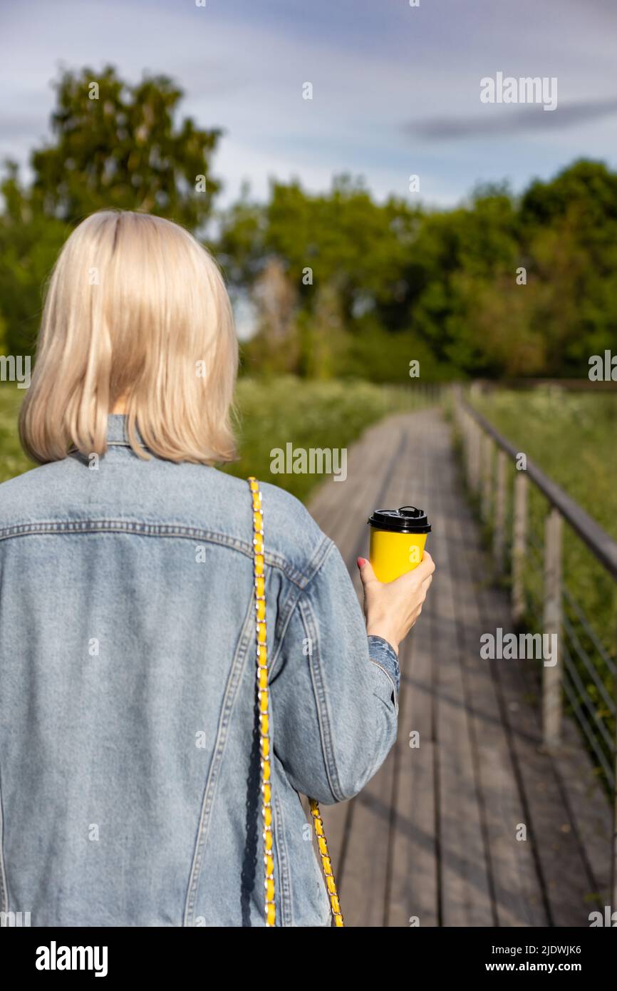 Takeaway coffee cup contents hot hi-res stock photography and images ...