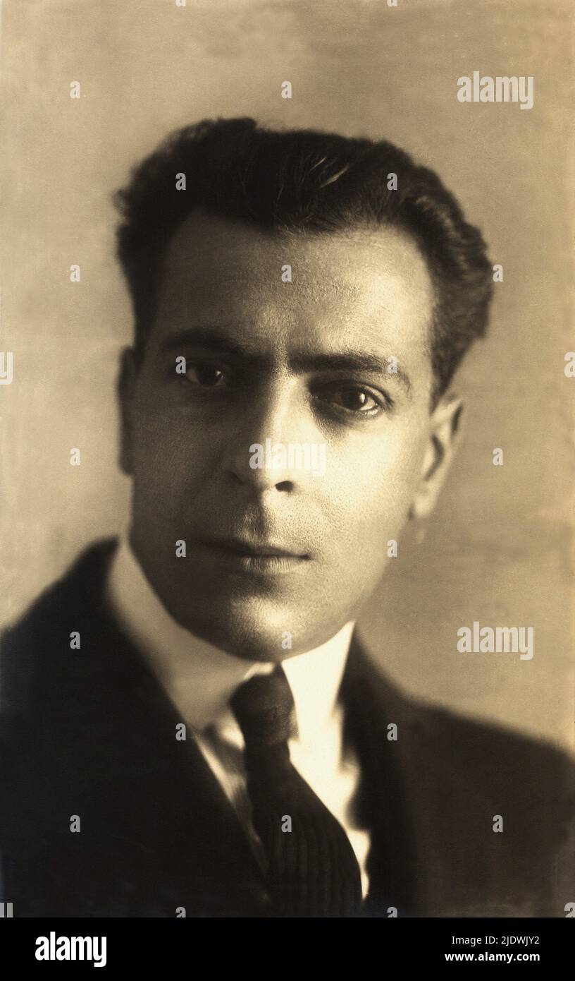The italian silent movie actor  AMLETO  NOVELLI ( 1881 - 1924 ) , actor in QUO VADIS ? ( 1912 ) - FILM - CINEMA MUTO - portrait - ritratto - cravatta - tie - collar - attore cinematografico   ----  Archivio  GBB Stock Photo