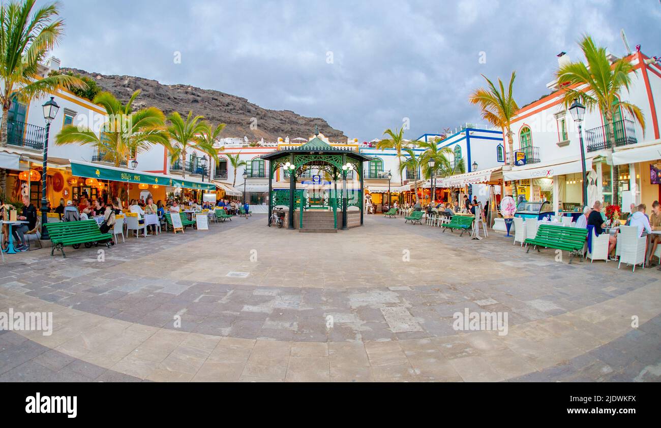 PUERTO DE MOGAN, GRAN CANARIA, CANARY Island: Bandstand in Puerto de Mogan Gran Canaria on February 15 2022 with restaurant and coffee terrace on back Stock Photo