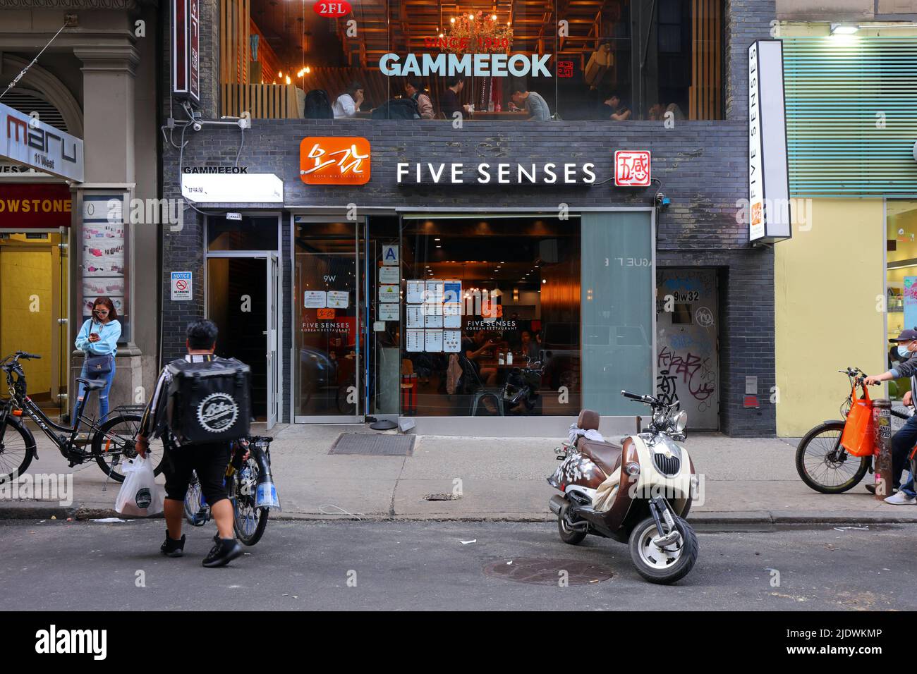 Five Senses 오감, Gammeeok 감미옥, 9 W 32nd St, New York, NYC storefront photo of Korean restaurants in Manhattan Koreatown. Stock Photo