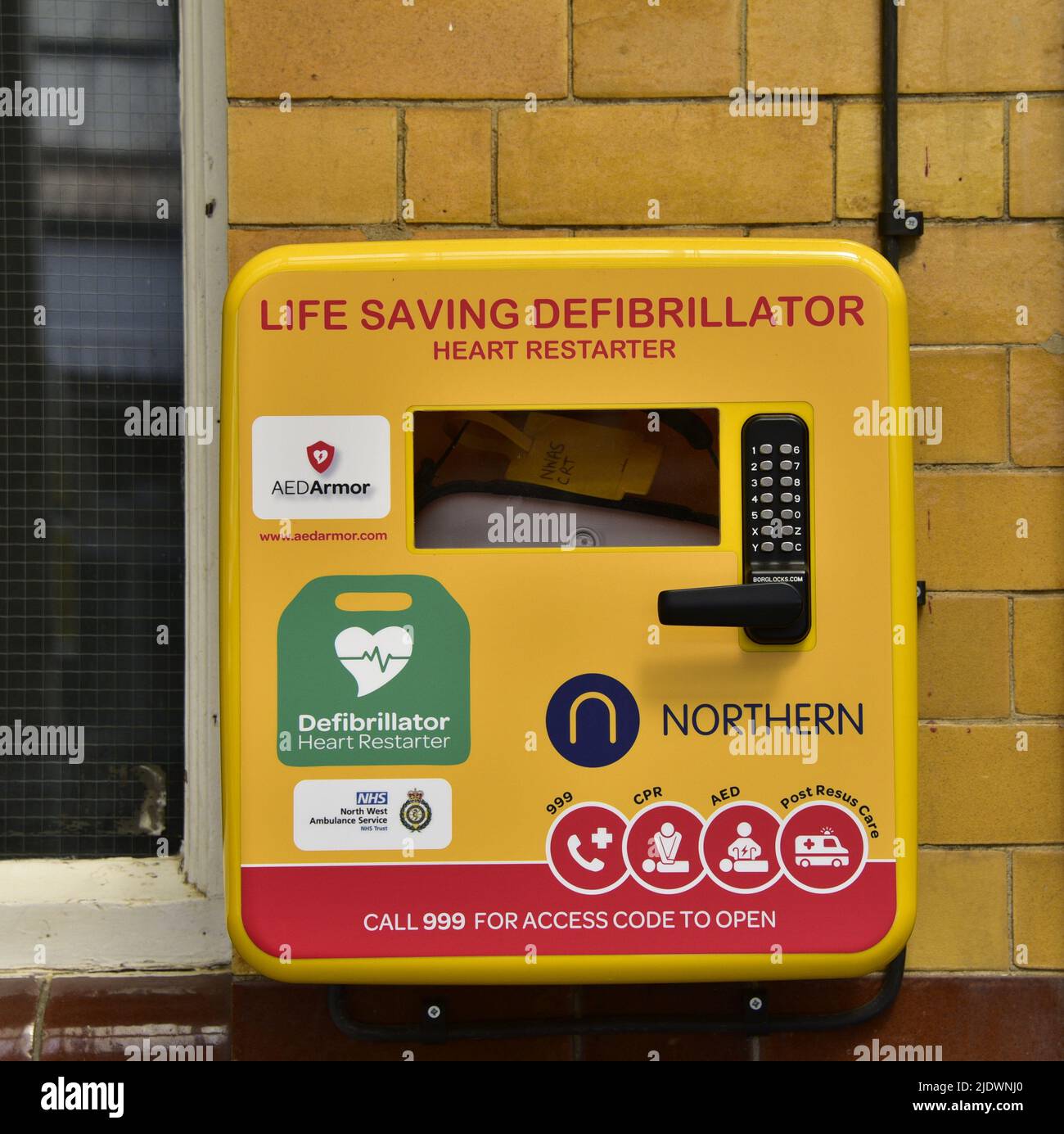 Defibrillator heart restarter hires stock photography and images Alamy