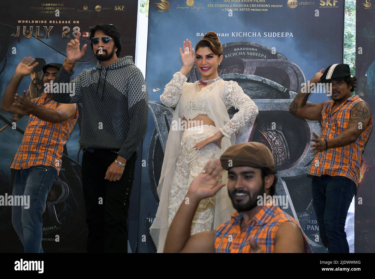 Bollywood actress dancing hi-res stock photography and images - Alamy Bollywood actress dancing hi-res stock photography and images - Alamy