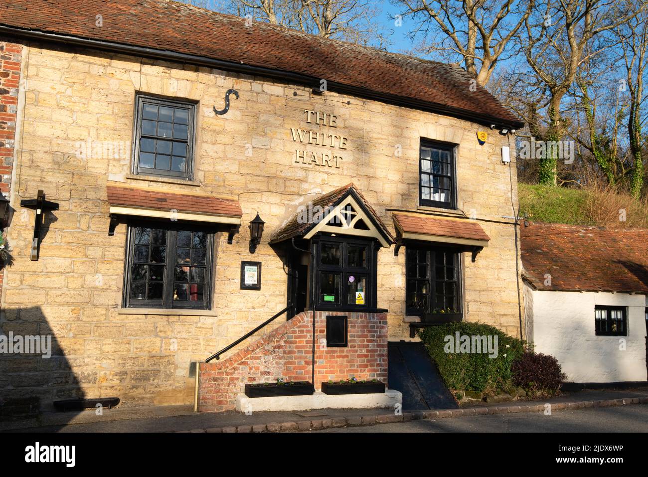 The White Hart public house which stands beside Stopham Bridge across the River Arun near Pulborough, West Sussex, England, UK Stock Photo