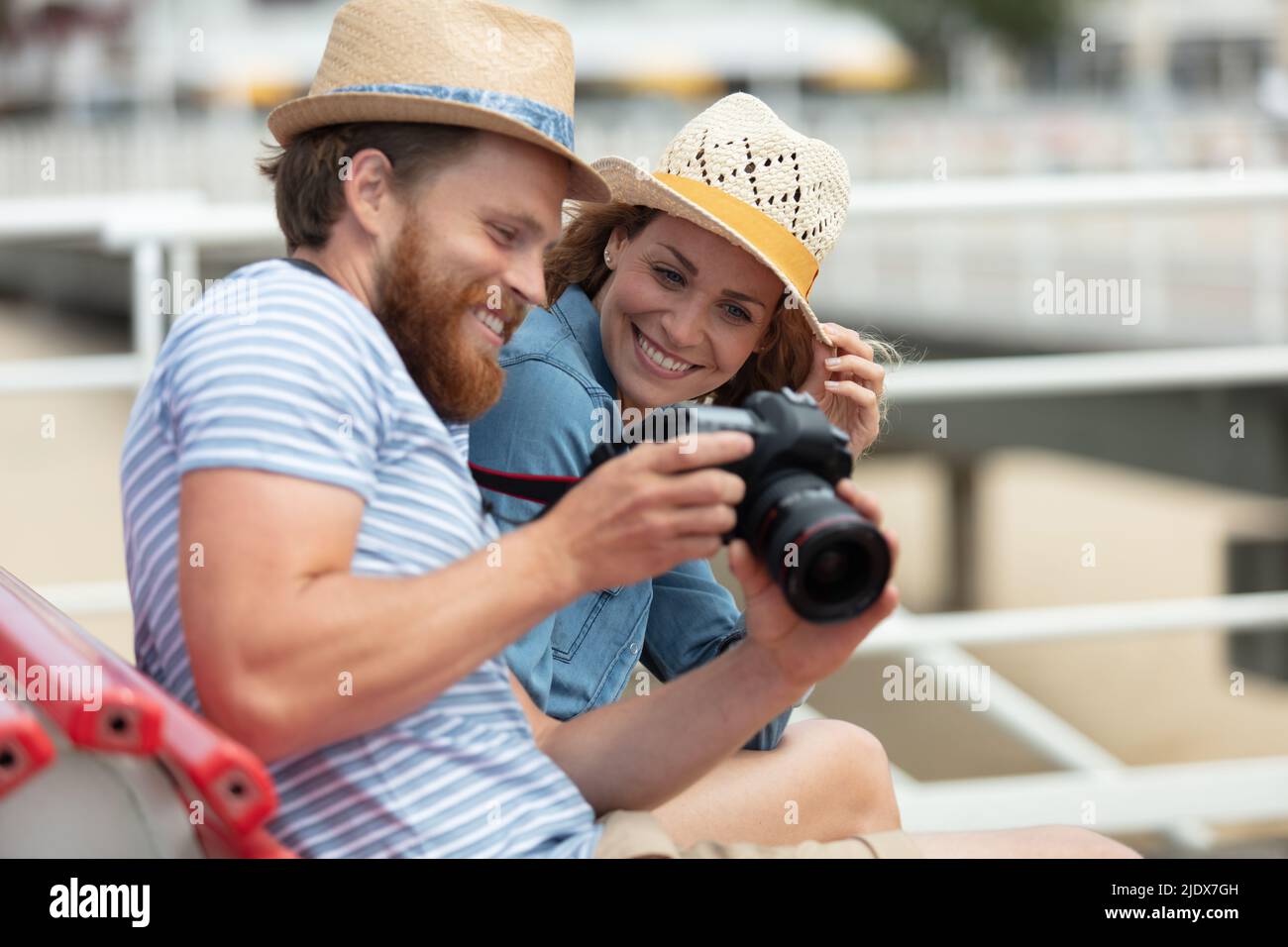 happy couple looking at photos on camera screen Stock Photo - Alamy