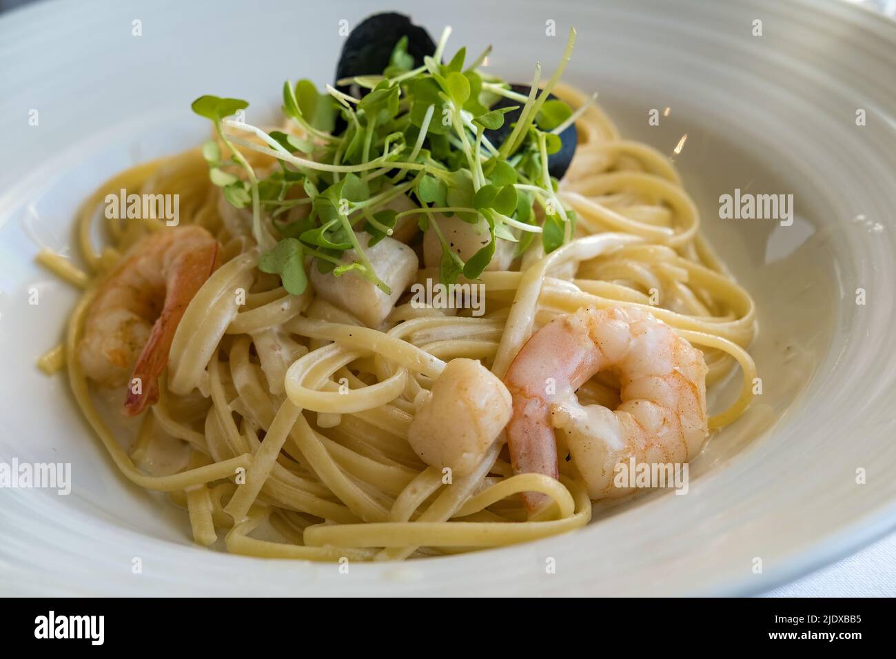 Seafood Linguine with Shrimp, Mussels and Scallops Stock Photo Alamy