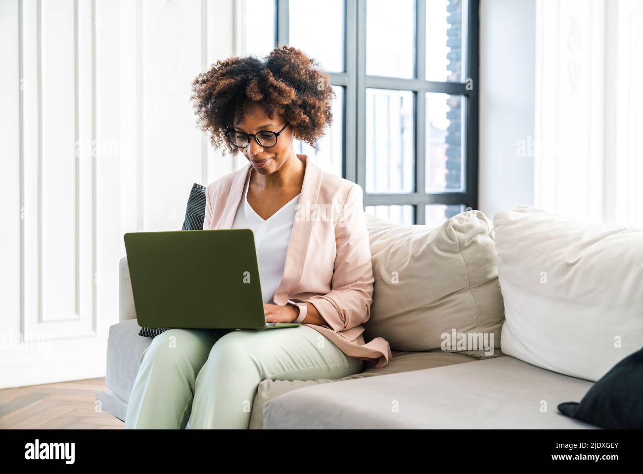 African woman laptop office hi-res stock photography and images - Alamy