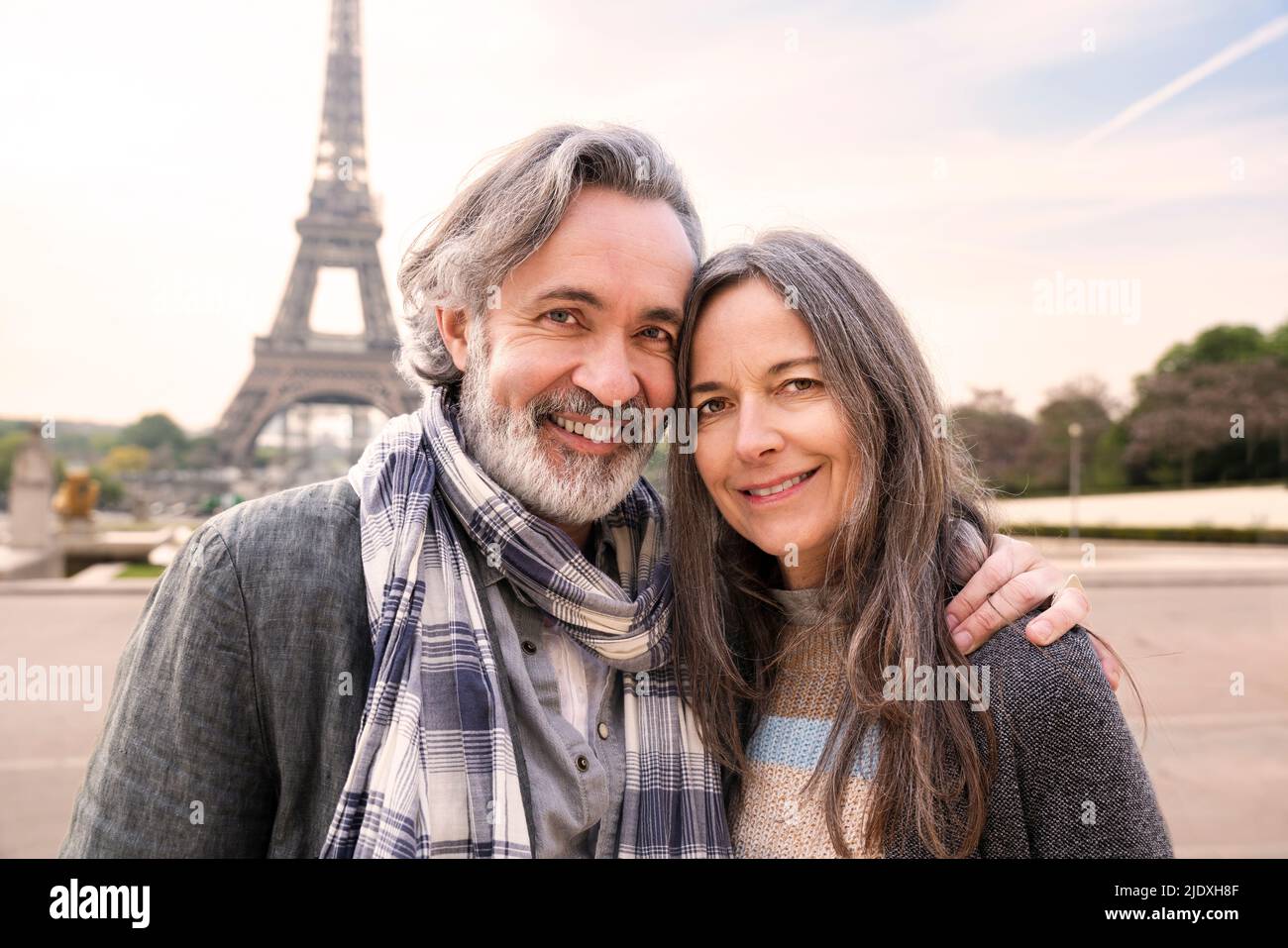 Man arm around woman hi-res stock photography and images - Alamy