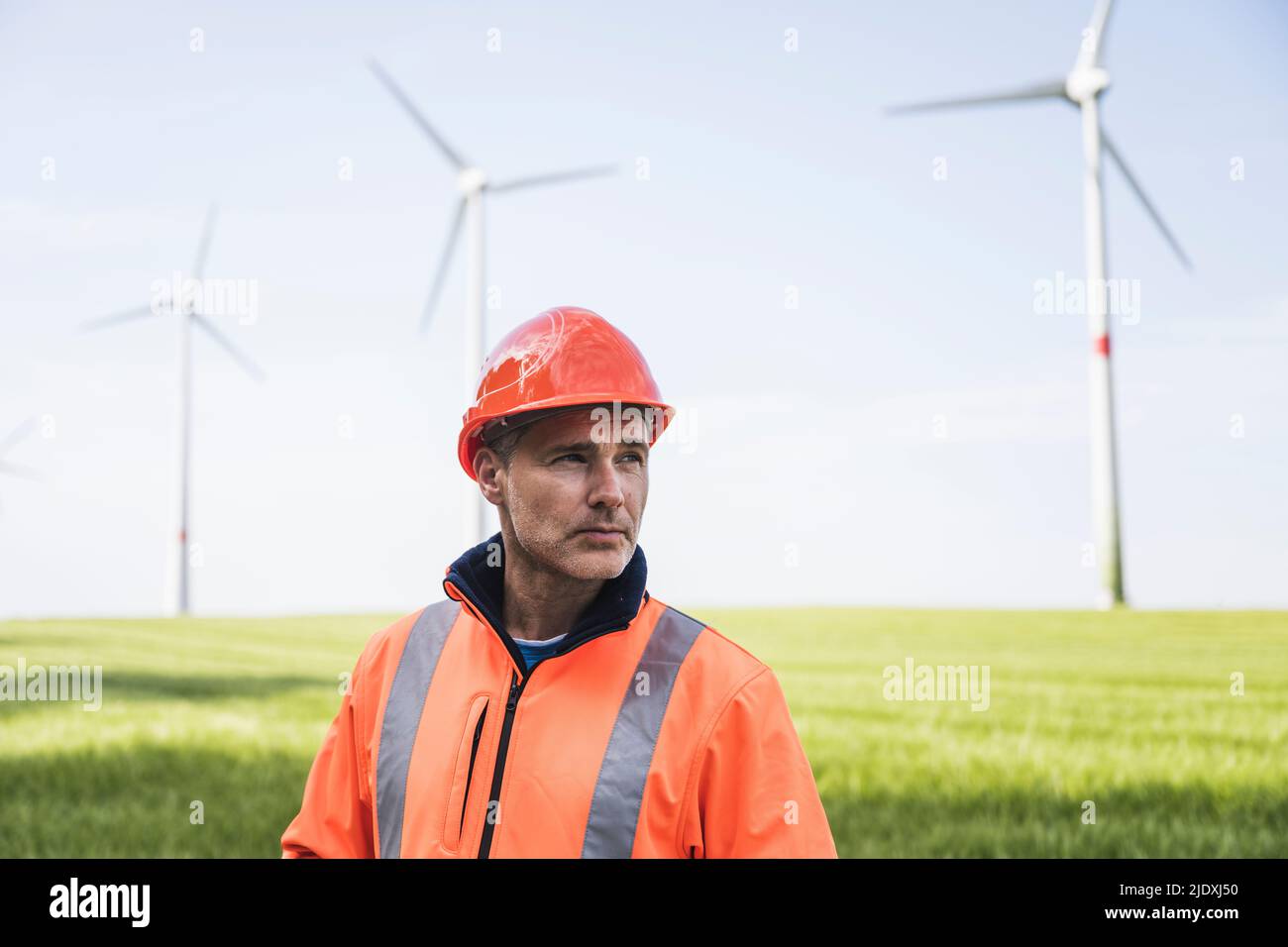 Field engineer wearing hard hat hi-res stock photography and images - Alamy