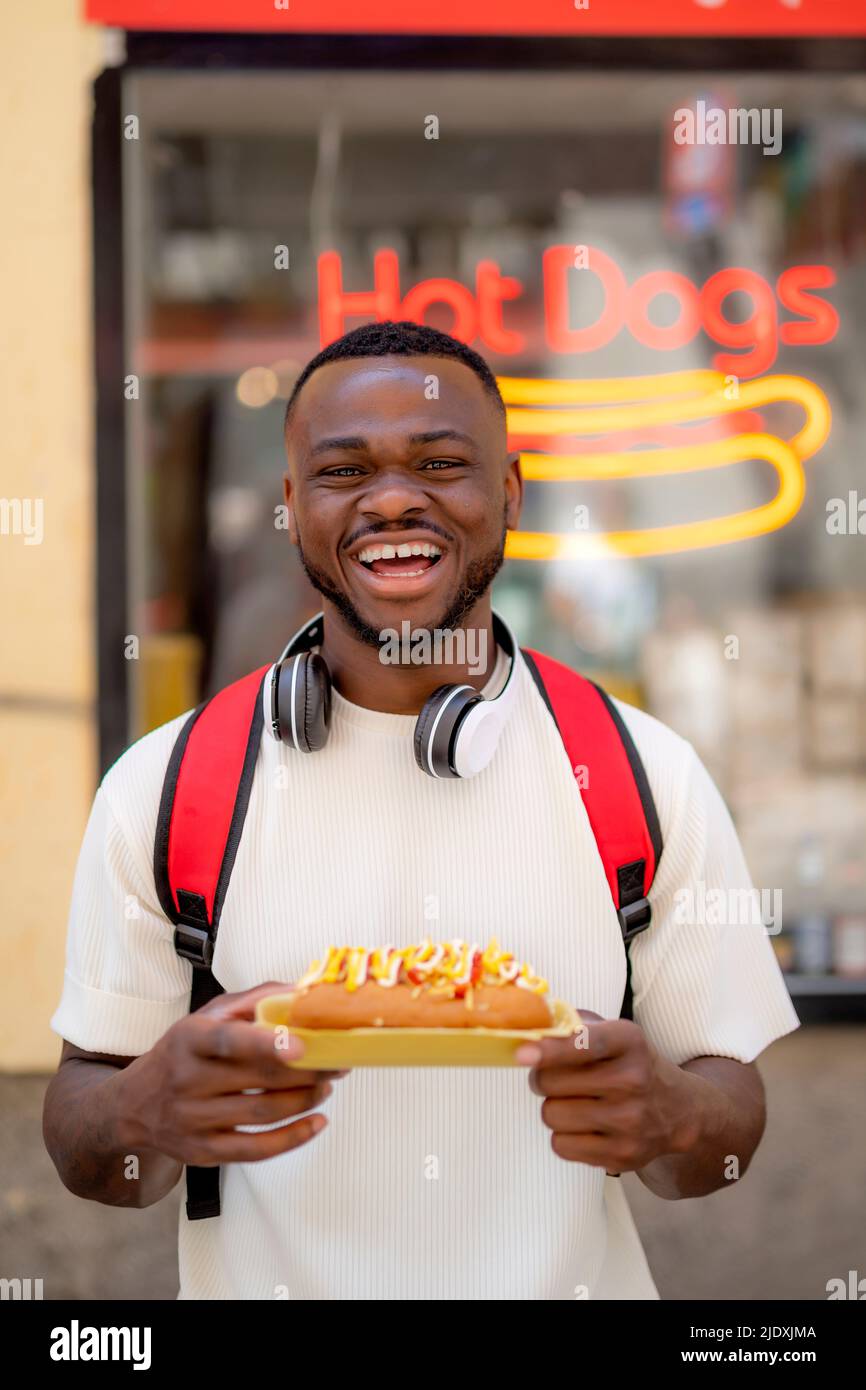 Man eating hot dog hires stock photography and images Alamy