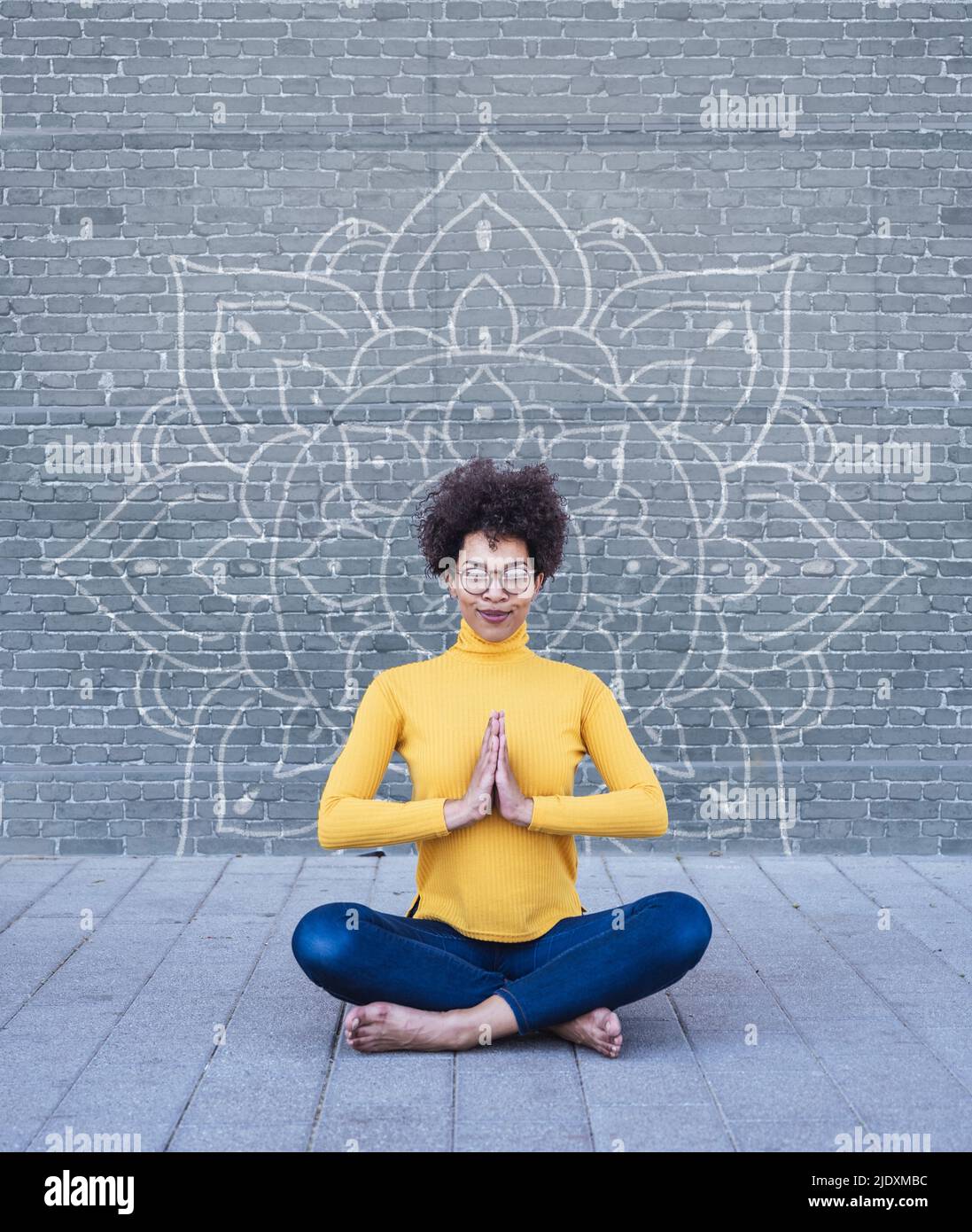 deutschland,ludwigshafen,frau,wand,lifestyle,composing,yoga,meditation,mandala,nachhaltig Stock Photo