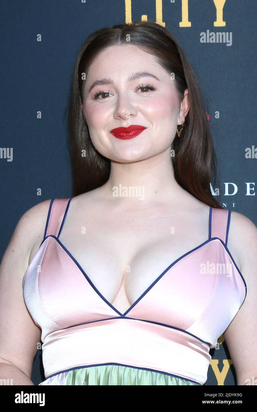 Emma kenney hi-res stock photography and images - Page 5 - Alamy