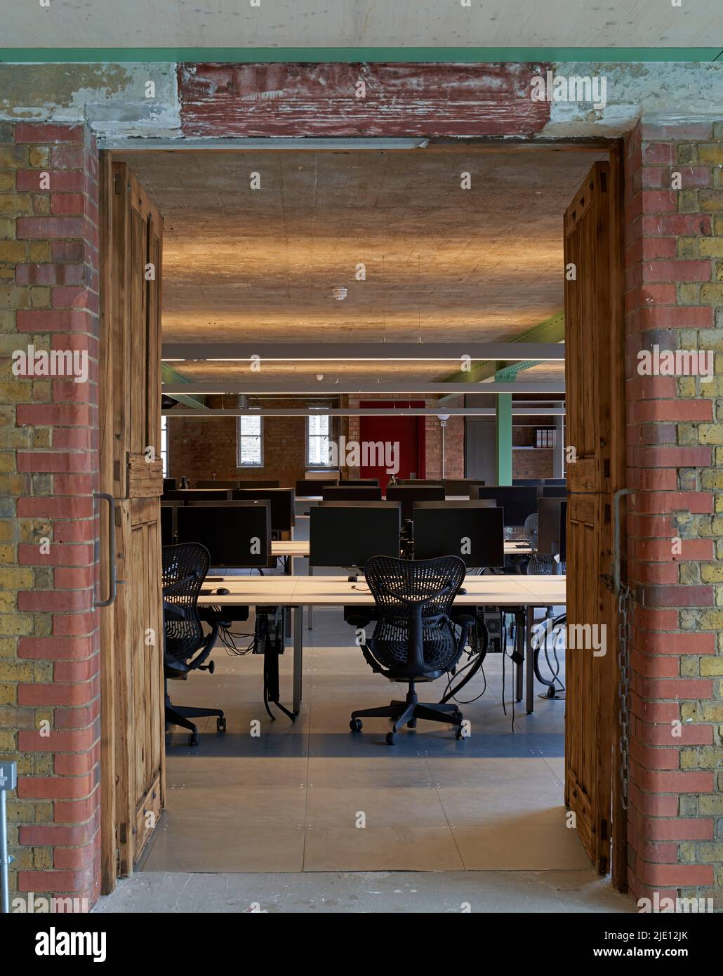 Empty work floor. 16 Chart Street Engineers Office, London, United Kingdom. Architect: Ian Chalk Architects , 2022. Stock Photo