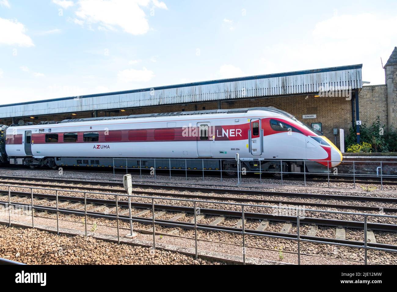 Lner LNER Azuma train stood at platforms 4a and 4b Lincoln railway station ...