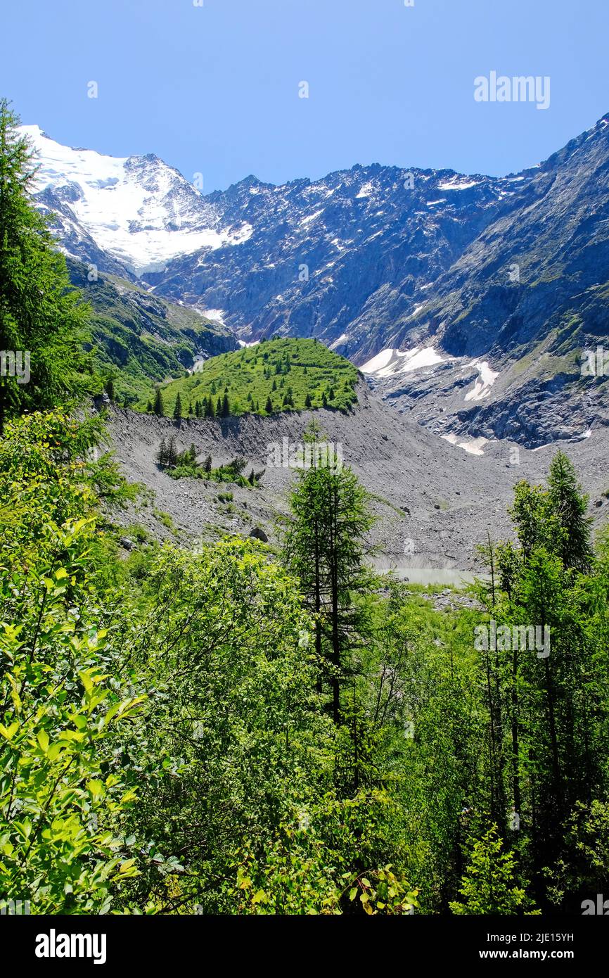 Glacier de Bionnassay, avec la moraine et le lac montrant la fonte de
