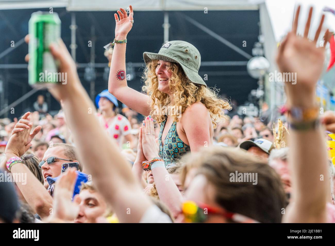 Glastonbury, UK. 24th June, 2022. Wet Leg play the Park Stage to a huge