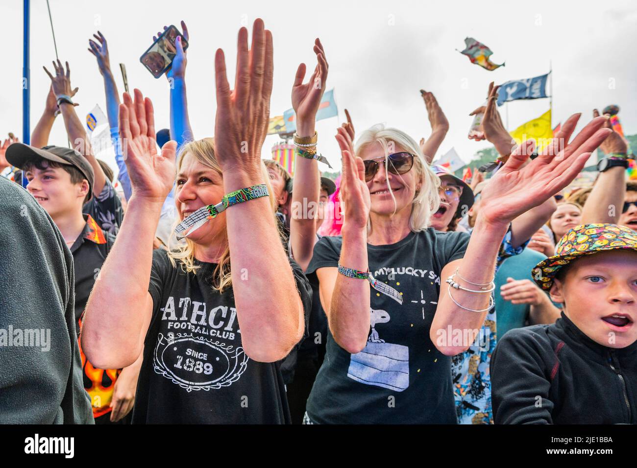 Glastonbury, UK. 24th June, 2022. Wet Leg play the Park Stage to a huge