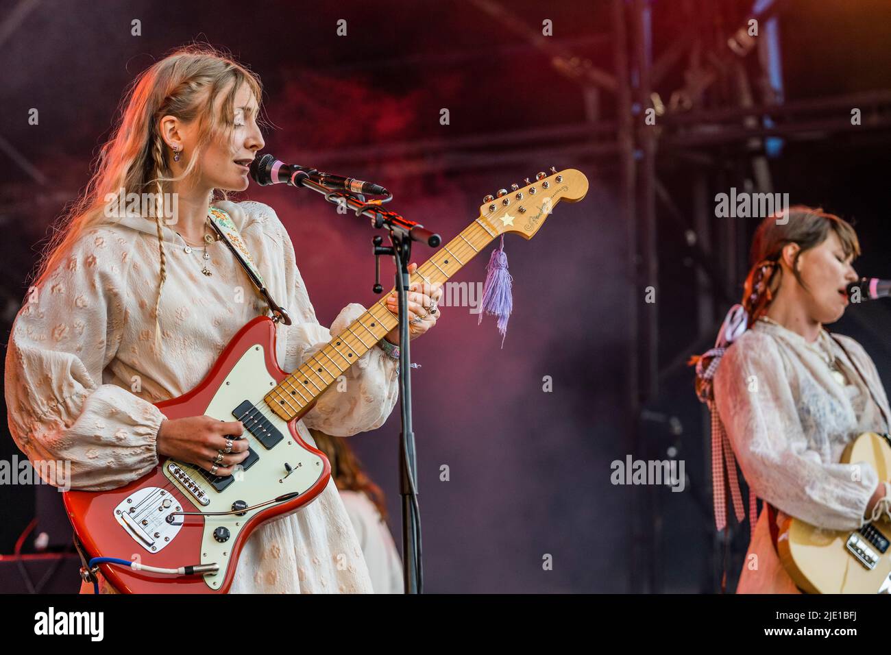 Glastonbury, UK. 24th June, 2022. Wet Leg play the Park Stage to a huge