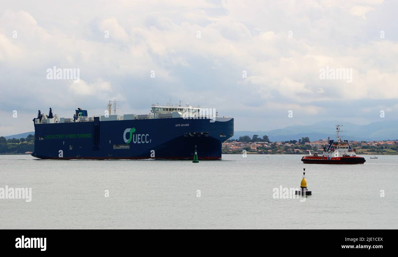 World's first LNG battery hybrid powered new car carrying ship the Auto