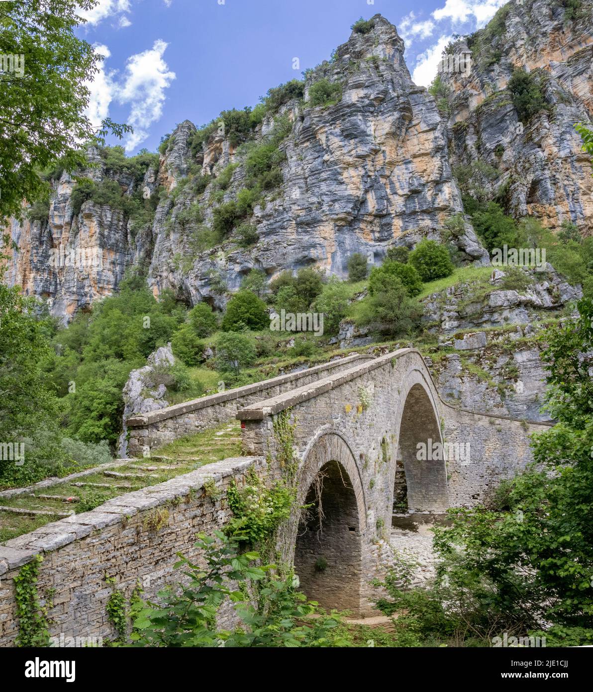The double-arched Misios bridge below the village of Vitsa in the Vikos Gorge Zagori northern Greece Stock Photo