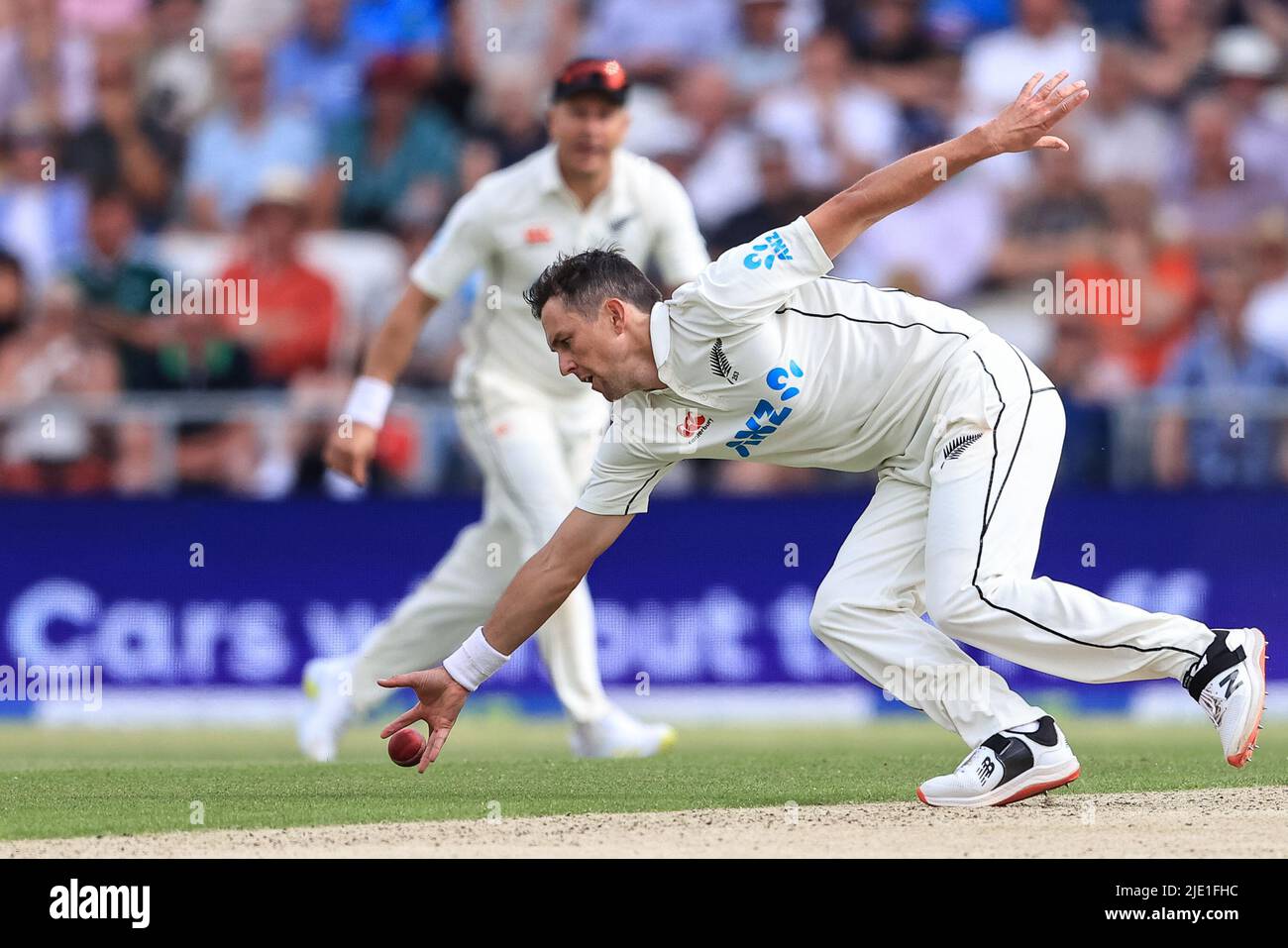 Cricket ball fingers hi-res stock photography and images - Alamy
