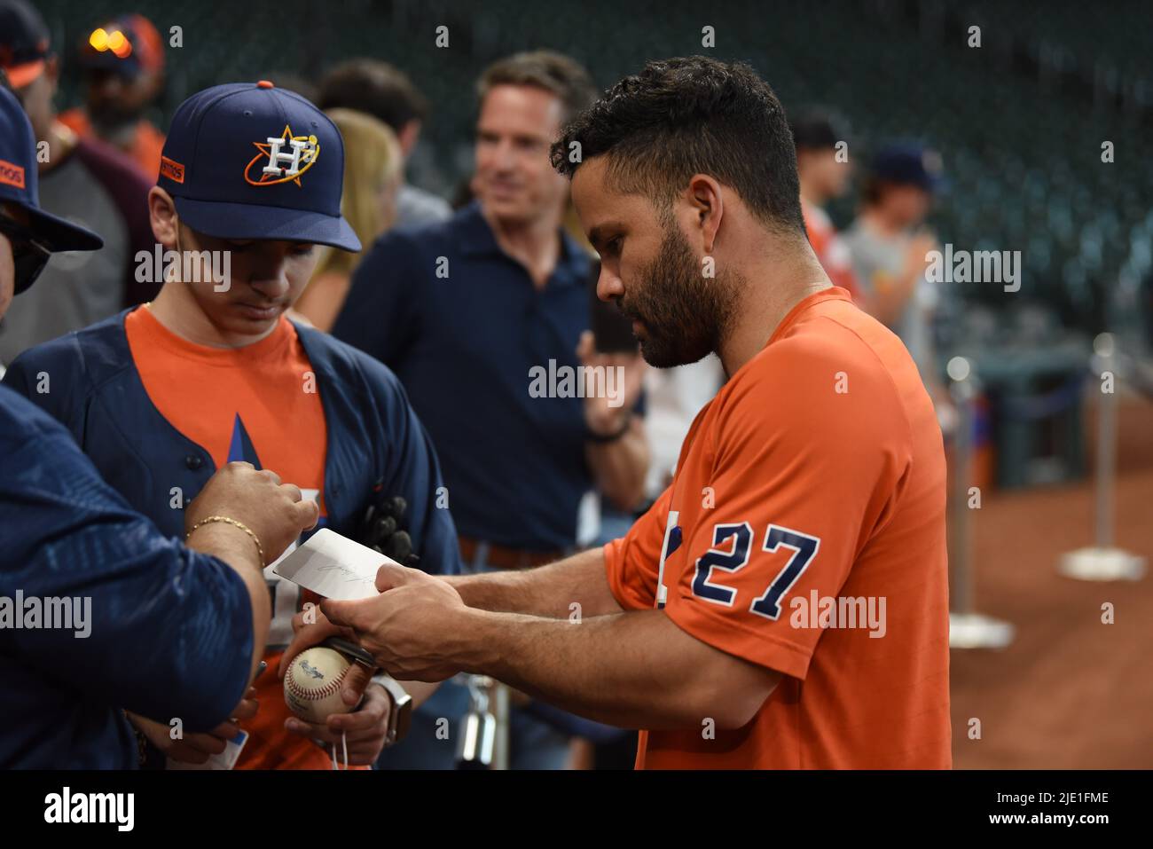 Jose altuve signs hi-res stock photography and images - Alamy